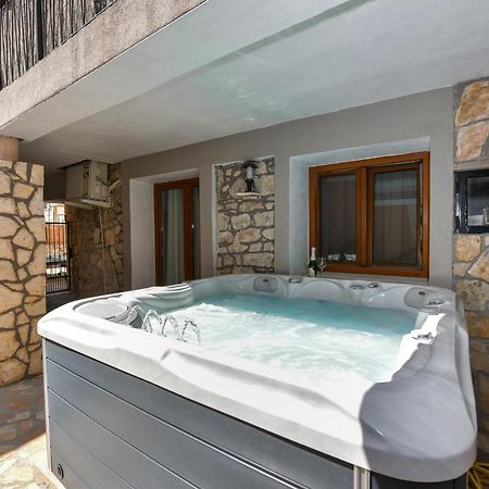 Apartment Loro With Jacuzzi Posedarje Zewnętrze zdjęcie