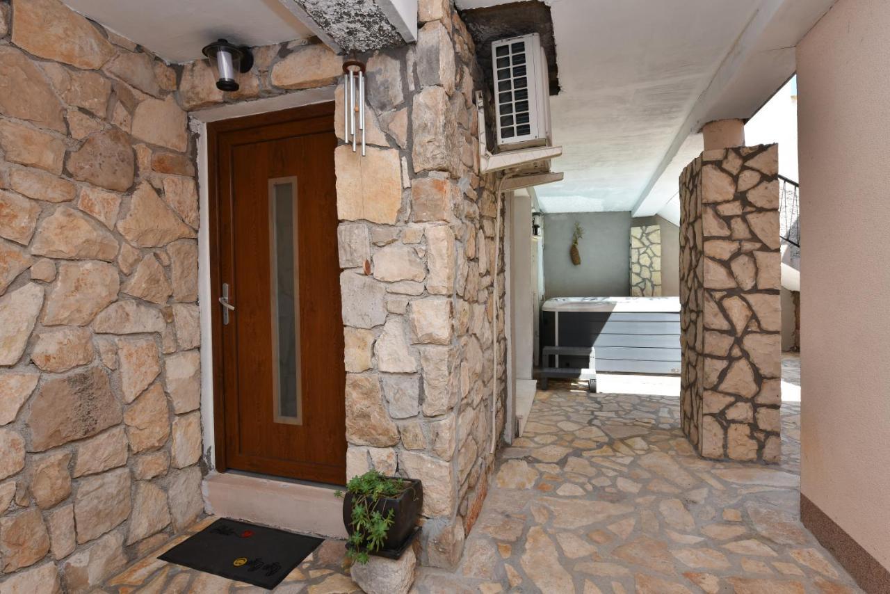 Apartment Loro With Jacuzzi Posedarje Zewnętrze zdjęcie