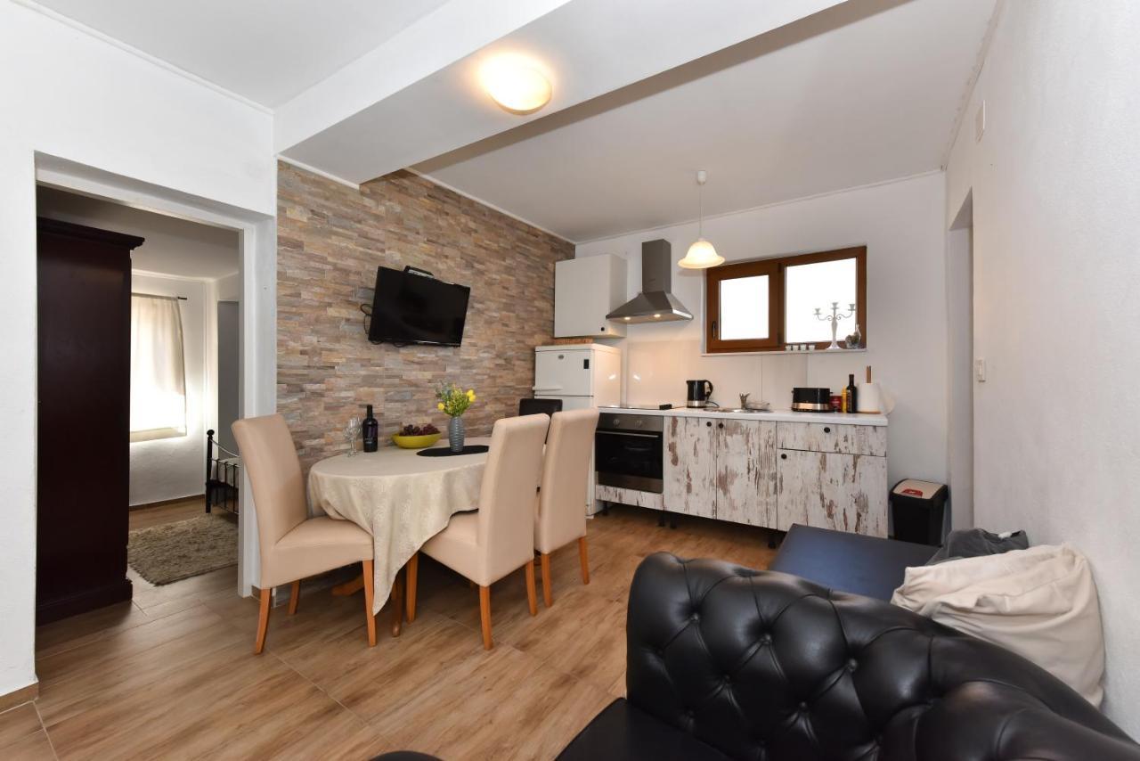 Apartment Loro With Jacuzzi Posedarje Zewnętrze zdjęcie